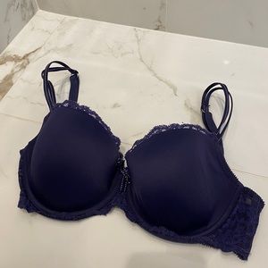 Chantelle baby blue bra